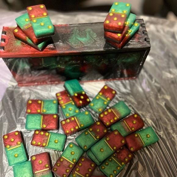 Dominoes Set w/ Storage Box - Picture 2 of 3